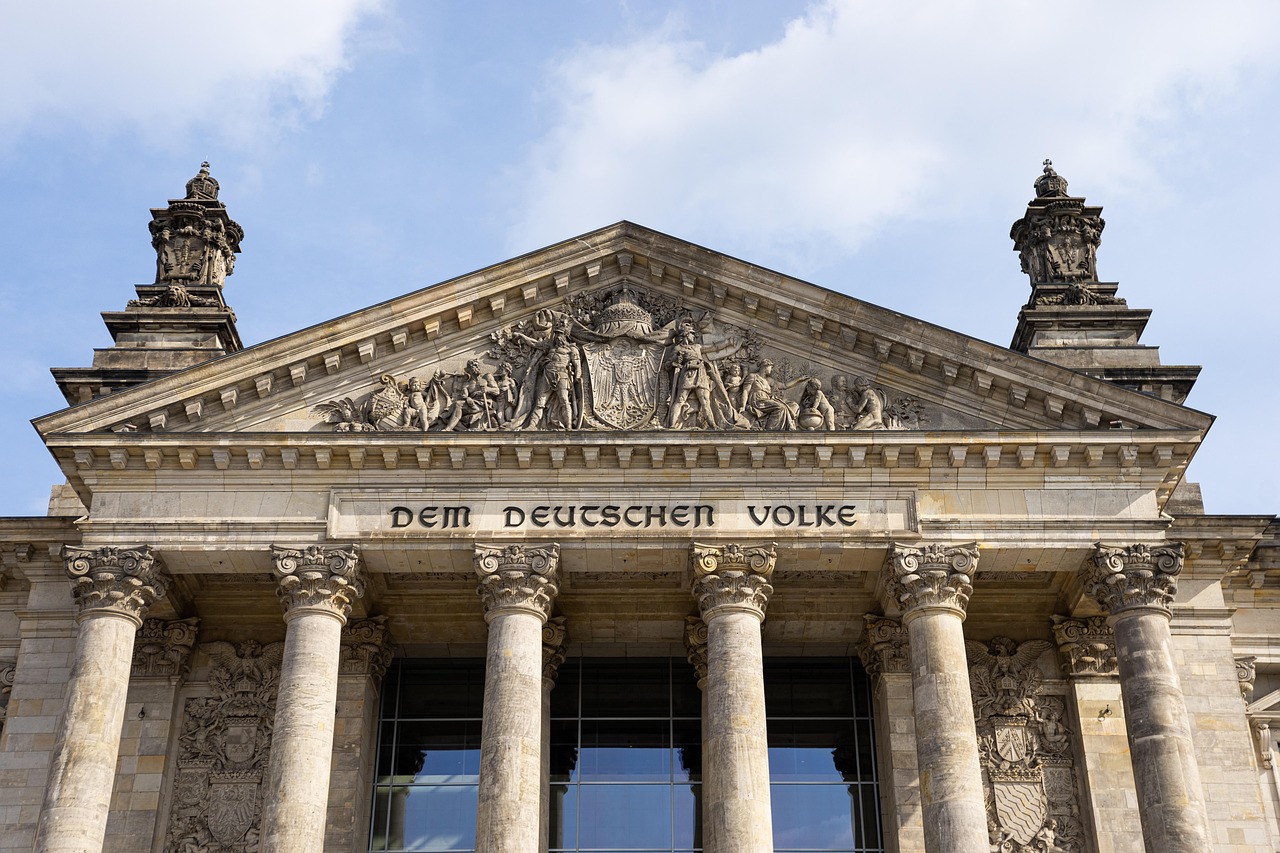 Read more about the article Strategies for Concealing Your Online Activities from Government Surveillance